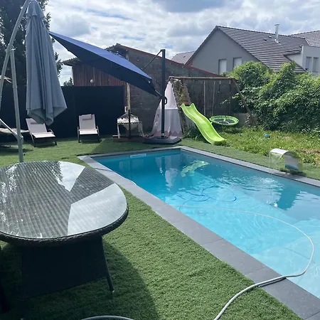 ヴィラ Familiale Avec Piscine Privee A
