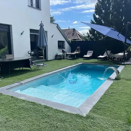 ヴィラ Familiale Avec Piscine Privee A *