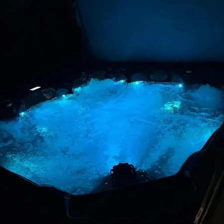 Familiale Avec Piscine Privee A ヴィラ