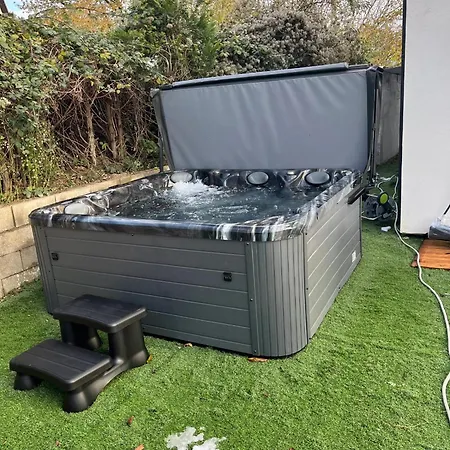 Familiale Avec Piscine Privee A *